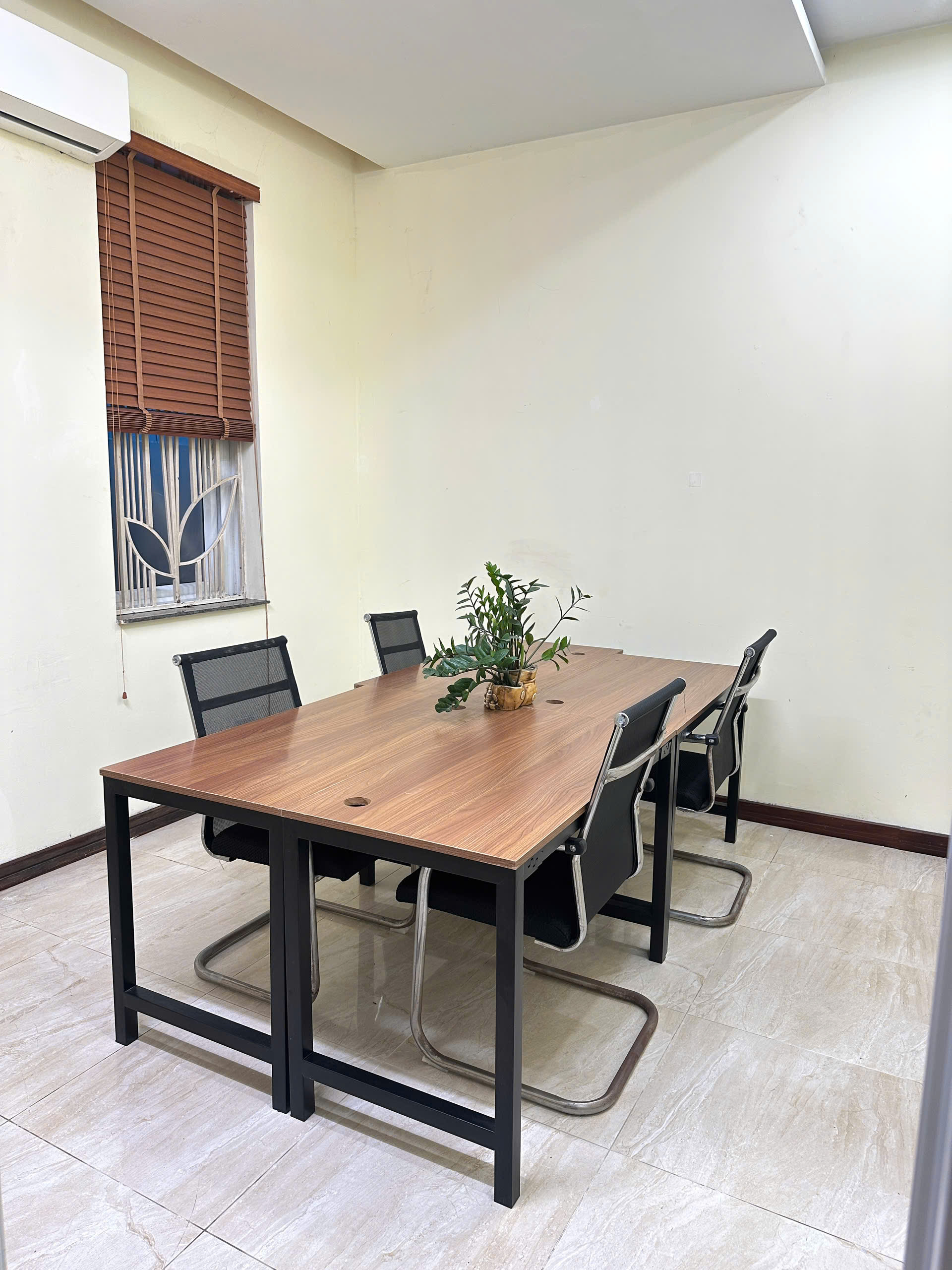 DEAL HIẾM – CHỖ NGỒI LÀM VIỆC GIÁ TỐT