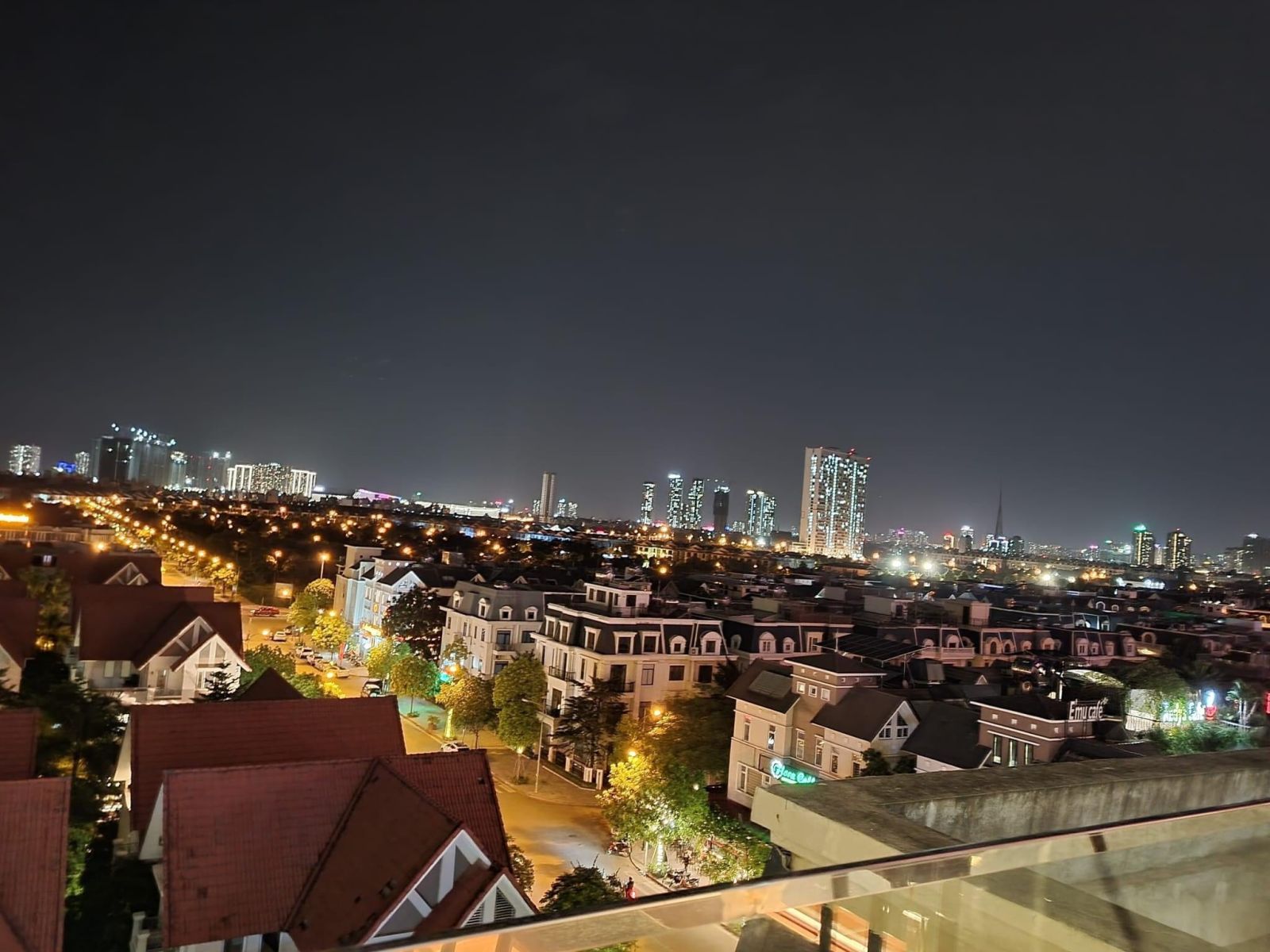 Tầm nhìn Panorama từ tầng thượng của tòa nhà