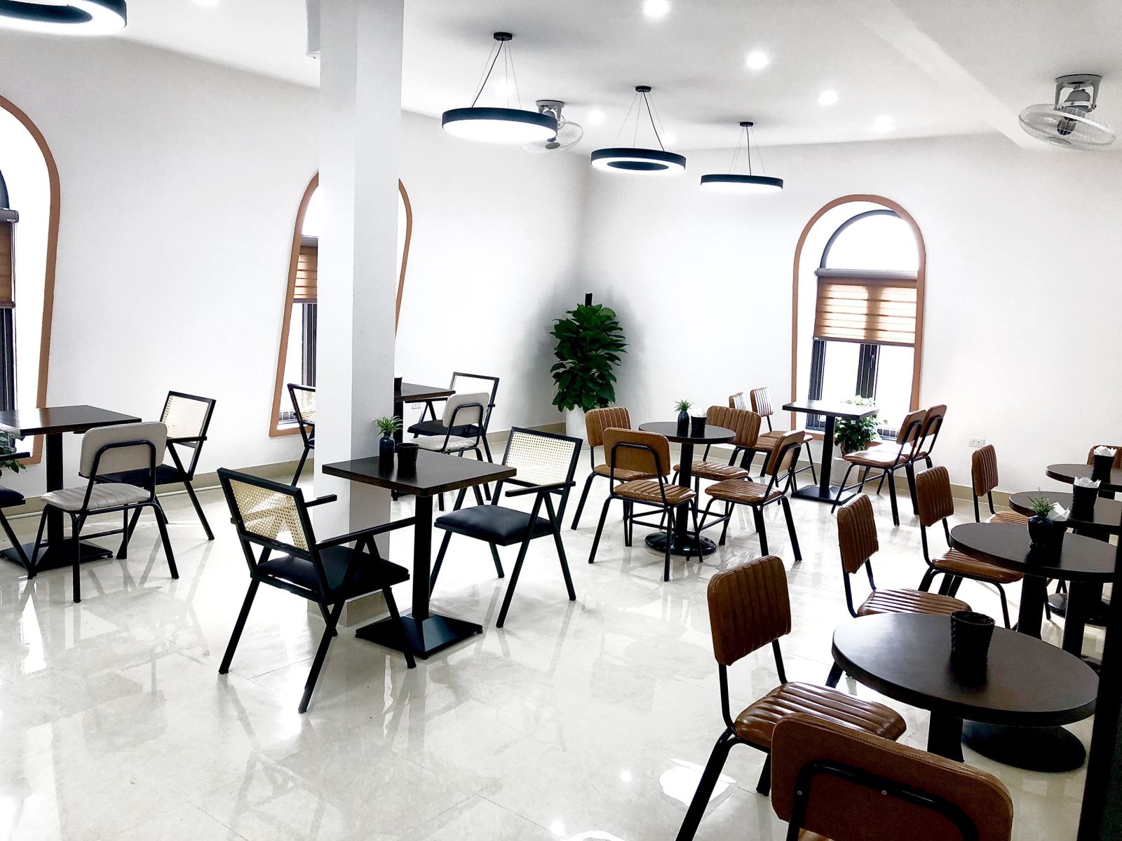 Không gian tổ chức sự kiện rộng rãi, thiết kế sang trọng